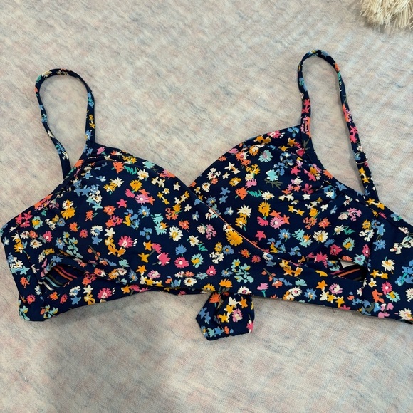 Vera Bradley Reversible Bikini top - floral and stripes size Small - Picture 4 of 9